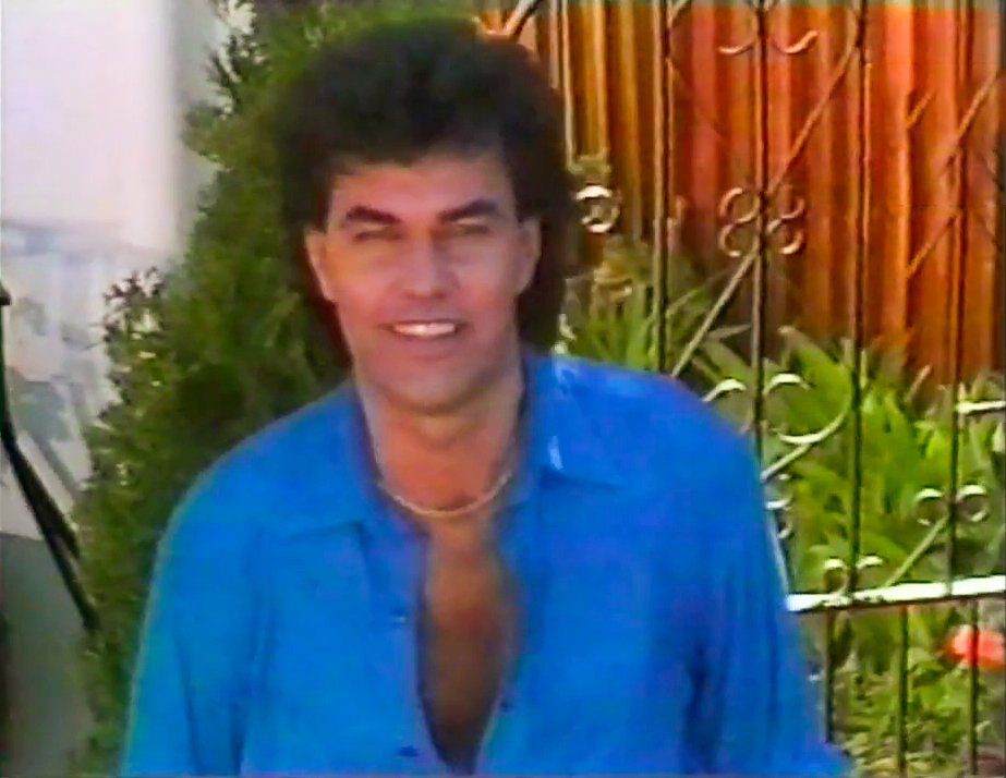 ngataonga's tweet photo. Here's a blast π₯ from the past to bring us into the weekend. John Rowles sings a catchy jingle in this '80s advert for Gerard Roofs. βGo for G G G G G G G G Gerard...β
Watch now: https://t.co/wEjZVYio9V
#vintage #advertising #johnrowles https://t.co/bn0cPpRCGW