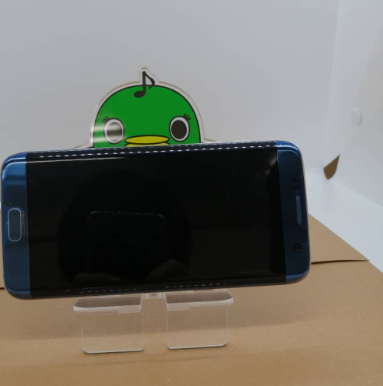 zerone_studio's tweet photo. 制作実績【ナラシド♪スマホスタンド】を紹介します！
ナラシド♪がスマホを支えてくれる癒しアイテム😊
縦にも横にも立てられる優れものですよ！
ナラシド♪が前面に押し出されたデザインがファンにはたまらない仕上がりになっています🎶
#zeronestudio　#グラフィックデザイン　#デザイン会社 https://t.co/yxZEhFjF9w