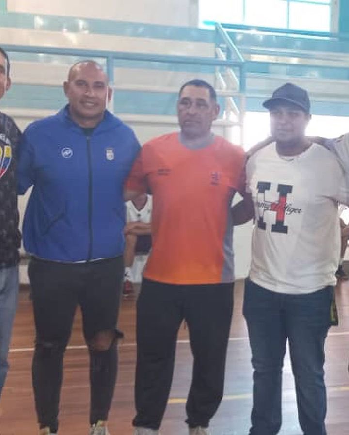 ABCbaloncesto's tweet photo. Agradecemos profundamente al presidente del Instituto de Deportes, Argenis Silva, y al entrenador de la Escuela Municipal, Pedro Cárdenas, por su recibimiento y por velar por el crecimiento del deporte de las alturas en la región. https://t.co/hLgBbwbfCr