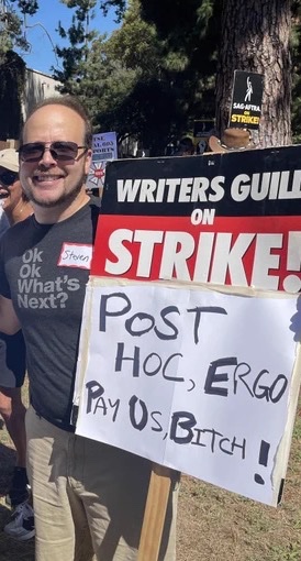 PJSActor's tweet photo. A couple more TWW specific strike signs. Photos by @pka_Chrome. https://t.co/lqnEikeLRI