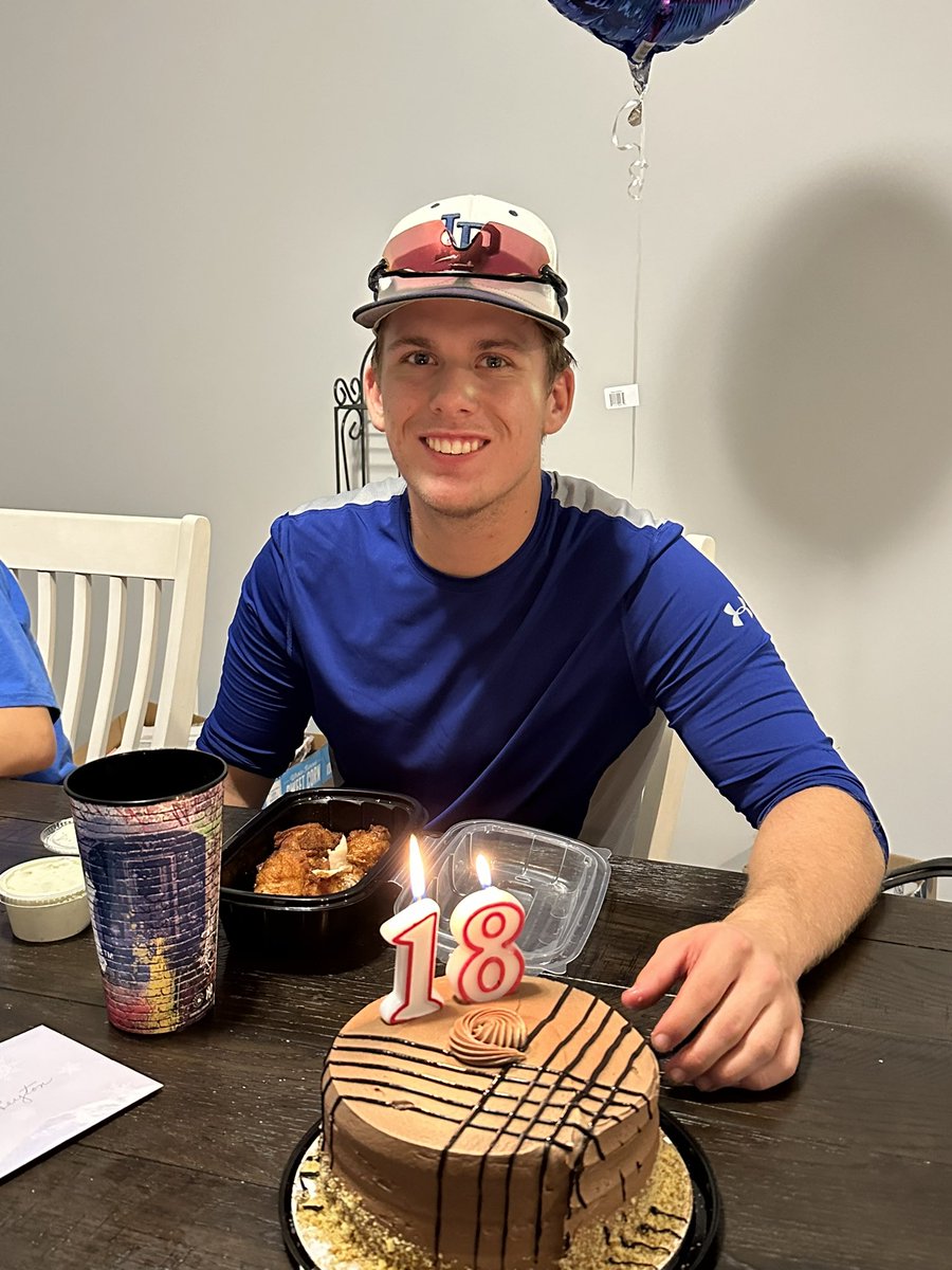 kamilee67's tweet photo. Happy Birthday to Peyton! 💙⚾️🎂😎 https://t.co/yRQ6cIc5gF