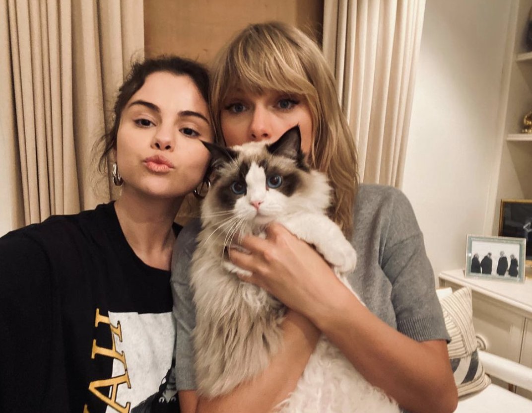 SofterThnAKittn's tweet photo. My favorite selfies with Benjamin #4YearsOfLover https://t.co/2o7s5bMwIA