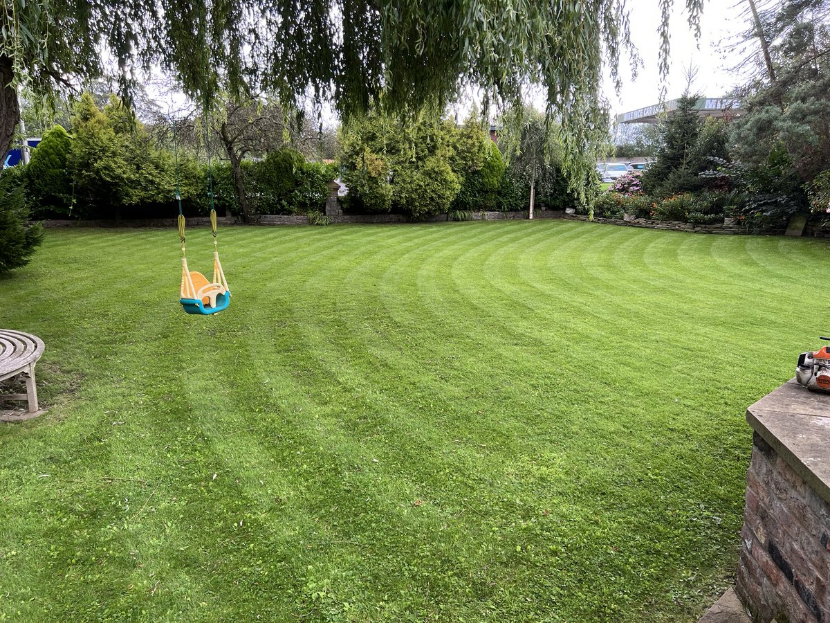 neiltaff's tweet photo. @HayterMowers  #HayterStripes 
Pro 41 laying down some gorgeous stripes. https://t.co/GyJDhfQvZT