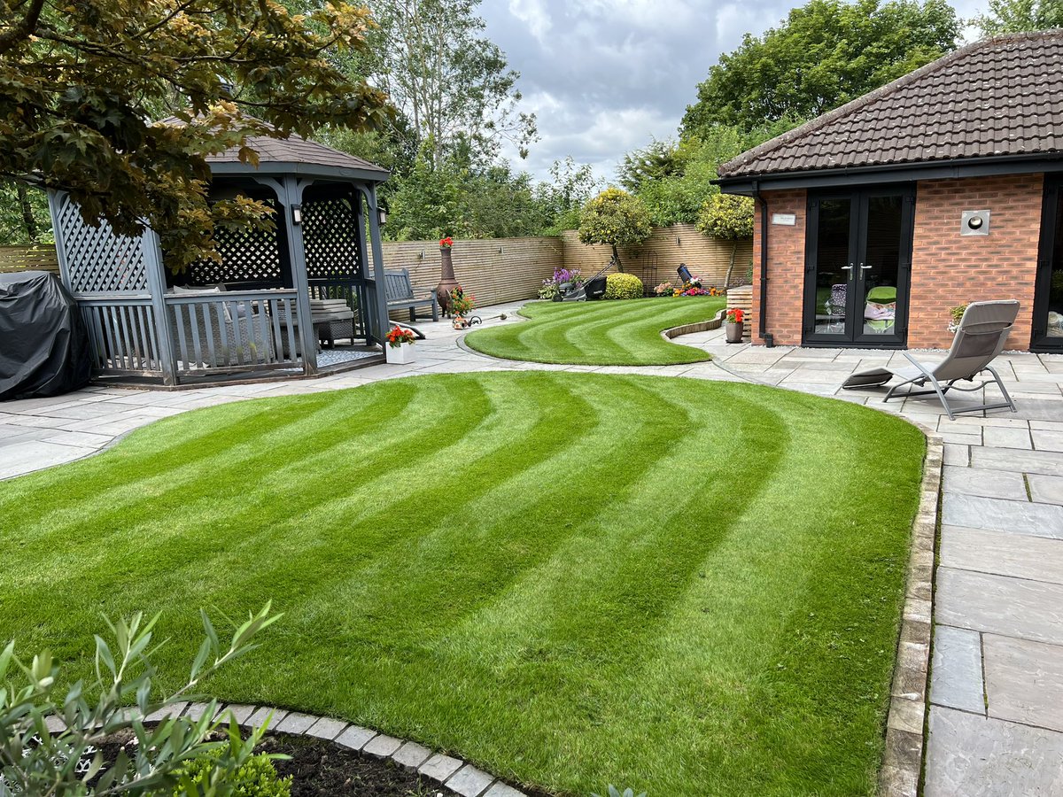 neiltaff's tweet photo. @HayterMowers  #HayterStripes 
Pro 41 laying down some gorgeous stripes. https://t.co/GyJDhfQvZT