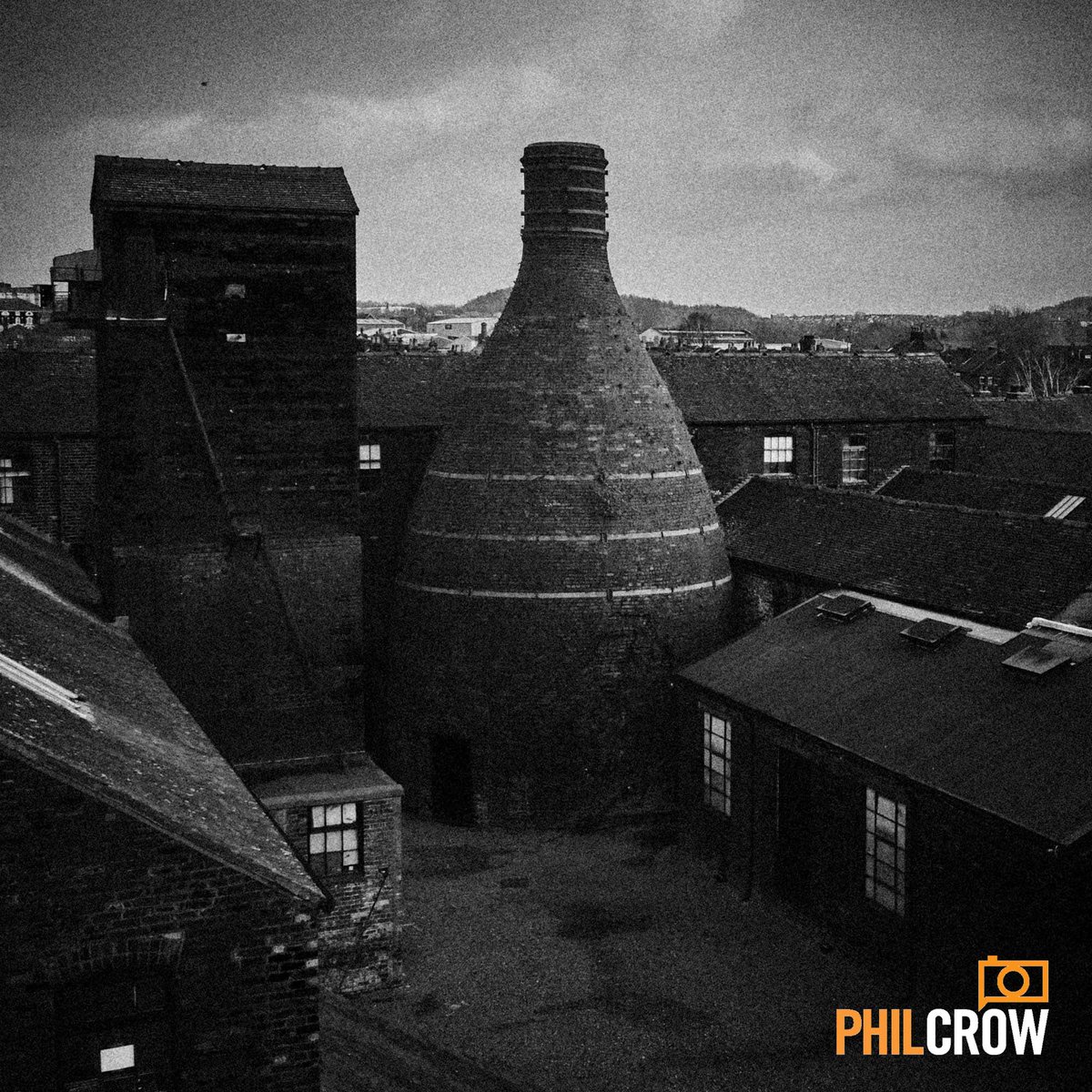 It's Potteries Bottle Oven Day on Tuesday 29 August. I'm doing a short talk all about my 📷 exhibition over at <a href="/Middleport_Pot/">Middleport Pottery</a>  It's free, but you have to book. Come along so I'm not just talking to myself! 😳 #POTBOD
potteries.org.uk/fortyseven-wit…