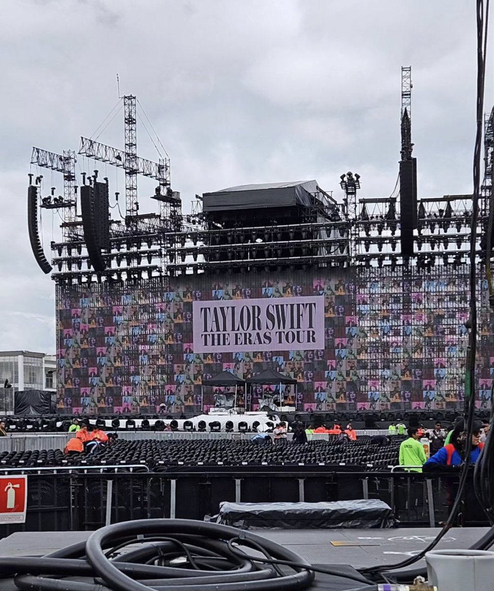 TSTheErasTour's tweet photo. The Eras Tour in Mexico for the first time! 🩵
The Eras Gira en México por primera vez! 🩵

#MexicoCityTSTheErasTour #TSTheErasTour https://t.co/YJMSRBVpak