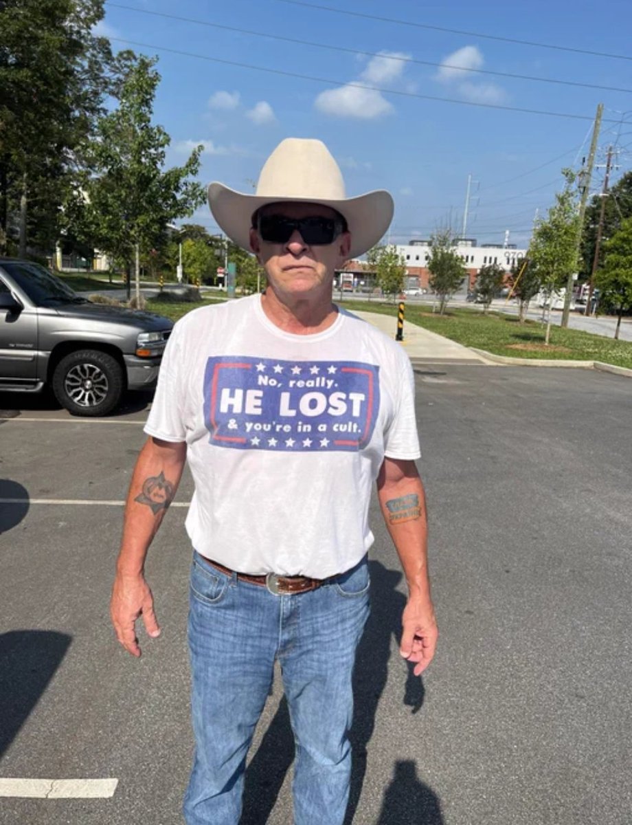 Jimph23's tweet photo. This is Joel from Woodstock, a former Republican who came to the Fulton County Jail this morning to deliver a message:  “I want to see the sociopath who tried to steal my vote in 2020 go to prison.”
#TrumpMugShot https://t.co/LWQLFMzyA8