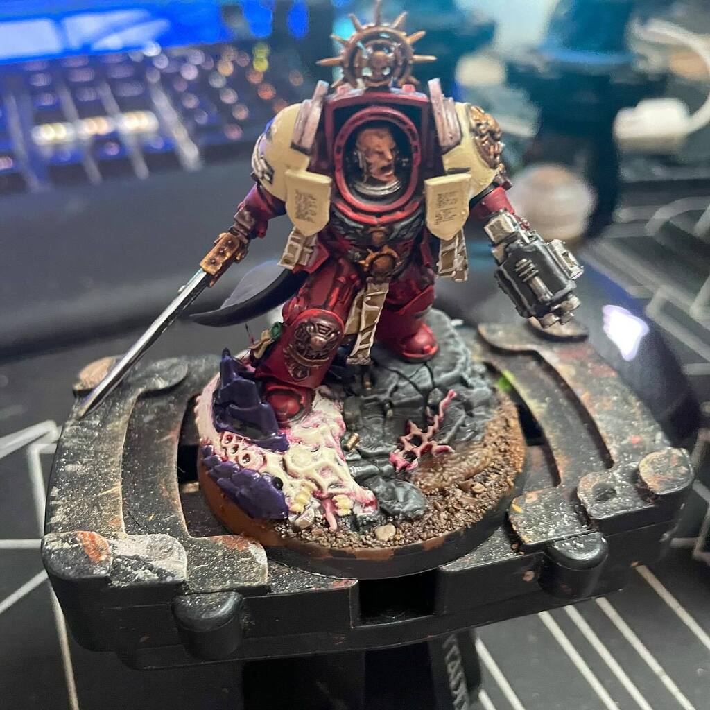 BigGeordieGeek's tweet photo. Day 236 and I decided to try and finish this guy today!

So that’s the #HobbyStreak for today!

#Warmongers #WarhammerCommunity #WarHamFam #warhammer40k #Warhammer40000 #SpaceMarines #BloodRavens #TerminatorCaptain #BGG https://t.co/VlQ3kn4alI https://t.co/o8VcwqfPCE