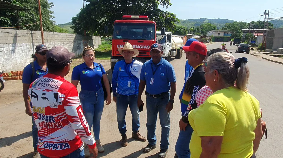 tatachavista's tweet photo. Los equipos de @Hidrobolivar_  y la @piar_alcaldia continúan el despliegue del Plan de Contingencia para el suministro de agua potable por Camiones Cisterna a la zona este de la Upata.
@nicolasmaduro 
@dcabellor
@partidopsuv
@rcmarcotorres 
@minaguasven https://t.co/J5FoufmJTI