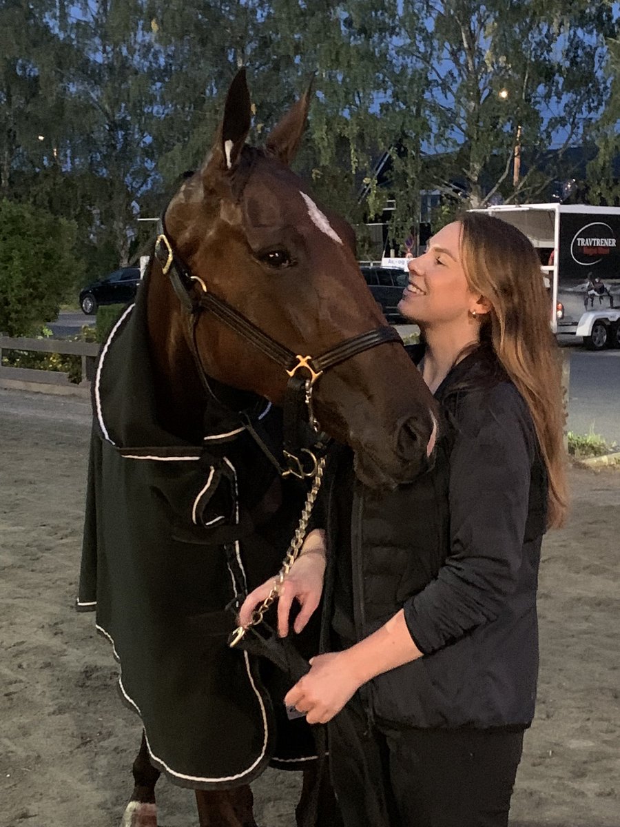 3-årige Kenza KW kvalifiserer seg til finalen i kriteriet i livets blott 3. start. Team Kim Pedersen trener, Svein Ove Wassberg kjører og datter Kathrine styrer og steller, moro👍😉