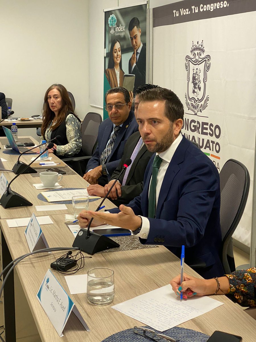 VictorZanella's tweet photo. ¡Desde el @CongresoGto marcamos la diferencia!

Sostuvimos una reunión con las y los integrantes de @IndexGto, sobre la agenda legislativa de la Comisión de Hacienda. Muchas gracias a mi paisano Carlos Valdes, presidente de INDEX por la apertura al diálogo. https://t.co/1dttUTbDE7