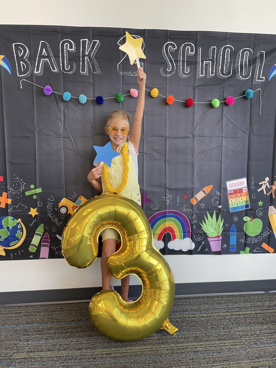 Alright everybody, here we gooooooo!! “Baby Lucy” is about to start the school year as an “upperclassman” at Apex Friendship Elementary School! ⁦@AFESStars⁩ #3rdstarstotheright
