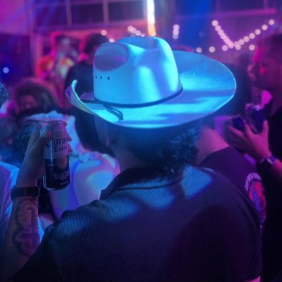 Jonathantlopez's tweet photo. my fav @CoronaUSA https://t.co/VkG5K4jZ90