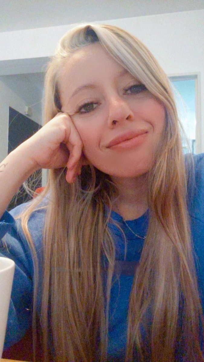 Buenas tardes amigos ❤️ pasaba para saludarlos🤗 mucho frío por acá a cuidarse! Falta mucho para el viernes? No por suerte 😃🫶 que tengan una linda tarde ♥️♥️ no se olviden de pasar por ☕ y 🍵 y me den amor 🥰🫶 besos amigos 😘
