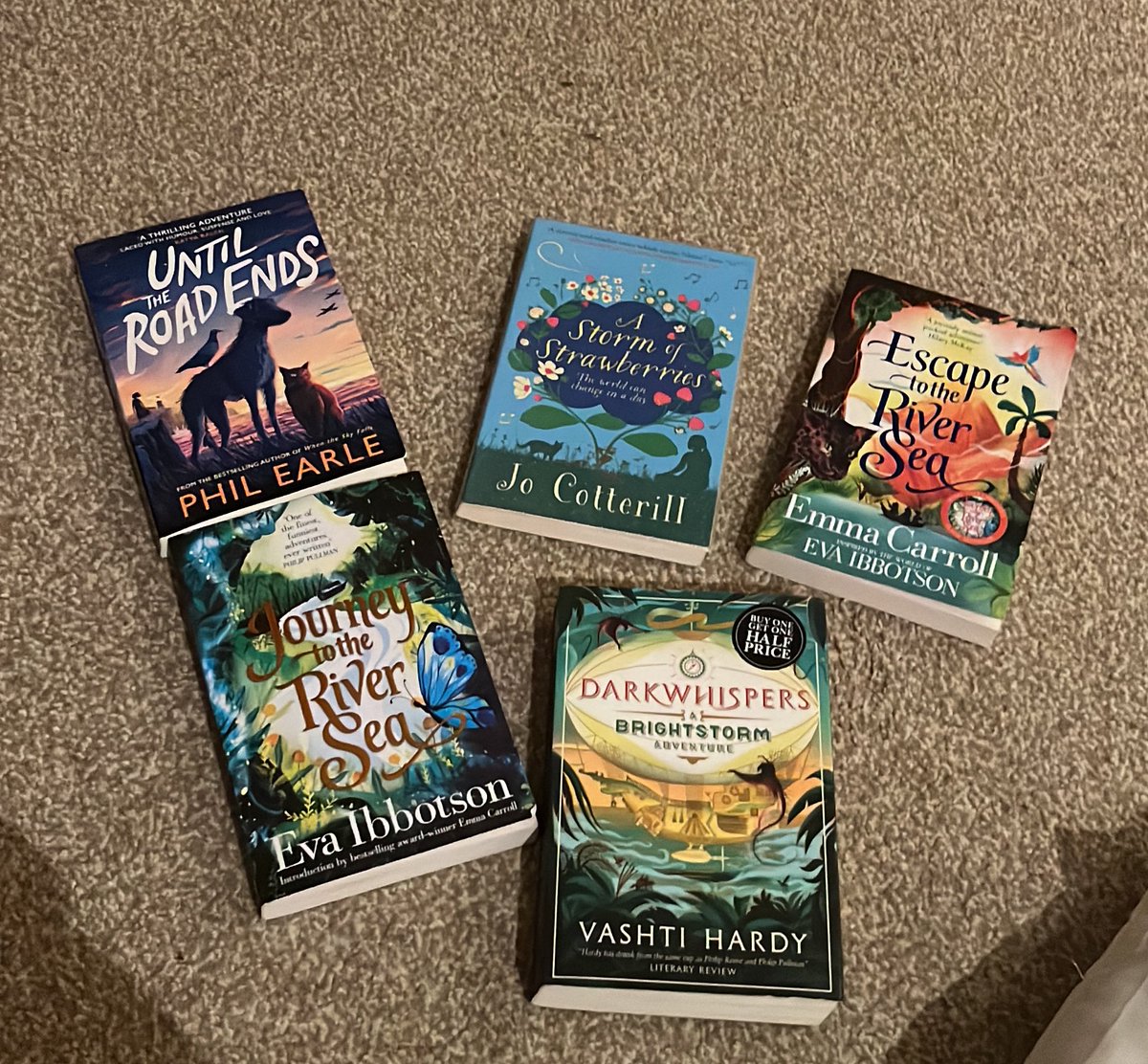 MrsDown23's tweet photo. And so more things have arrived for the reading area in Y6! Mr D will be very glad when I return to school so I cannot keep purchasing stuff!!! (Bob the Labrador  thought the gonk was his though). https://t.co/5ILmnsopUA