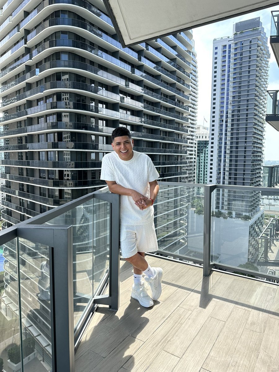 chatoomp's tweet image. idgaf 💤