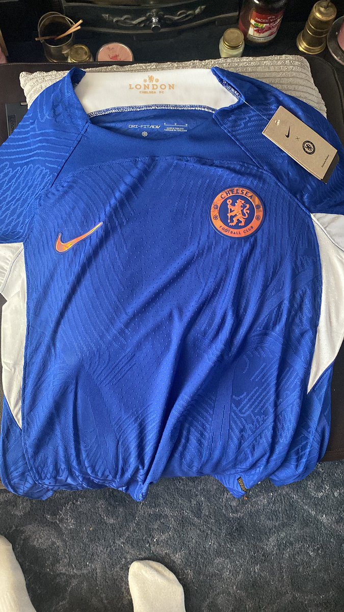 CFCVybz's tweet photo. £15 vs £125?

Thanks DH Gate. https://t.co/EUIVT8LZ7y
