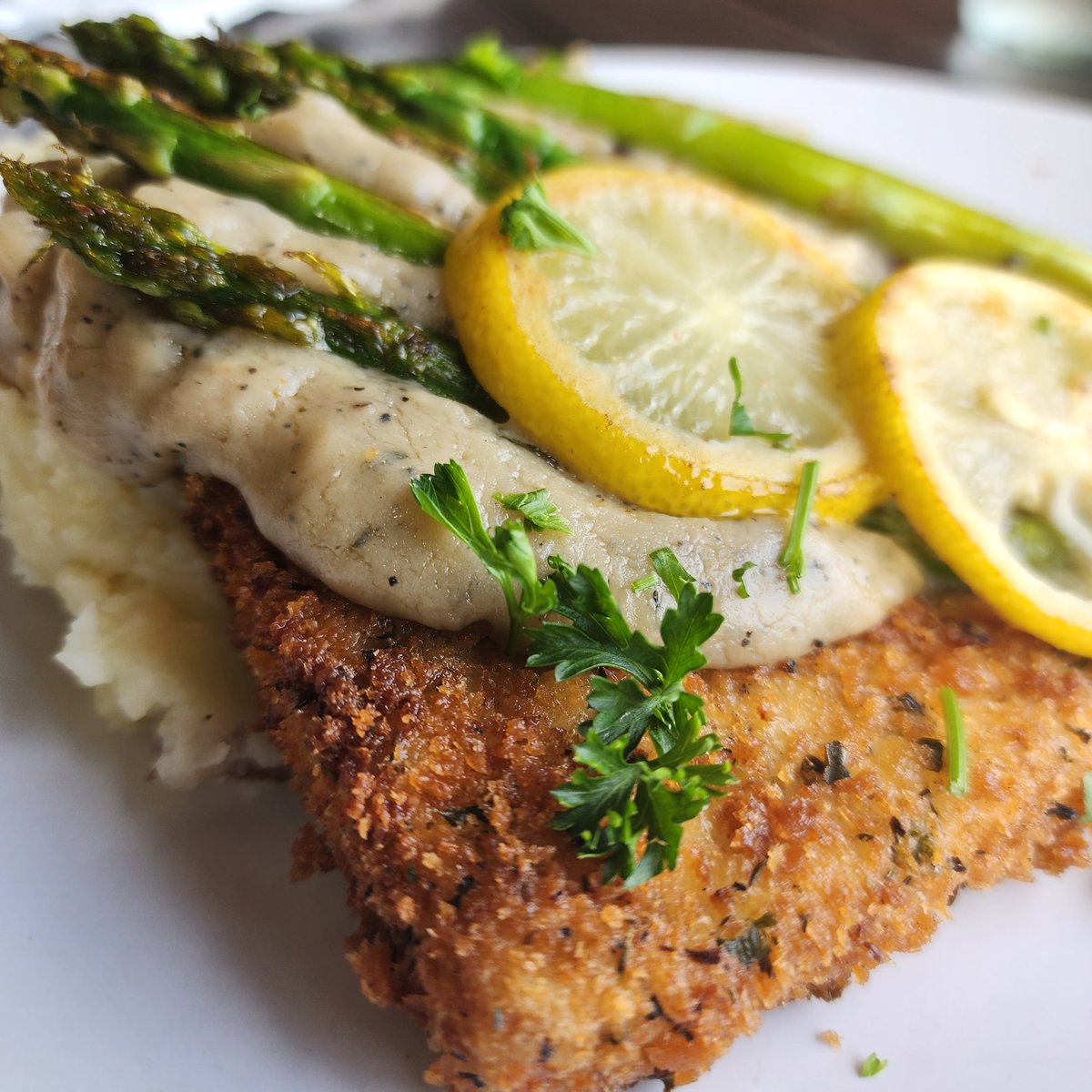 cateyezink's tweet photo. Oh so yummy 😋 this Chicken Fried Steak was delicious at @Yummvees, we need you! #veganfoodie https://t.co/6mkb5rC23c