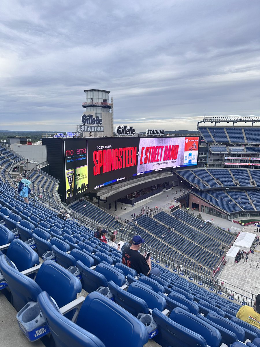 cmonkmurstuhn's tweet photo. @springsteen in foxborough! https://t.co/tWsZHbv7zG