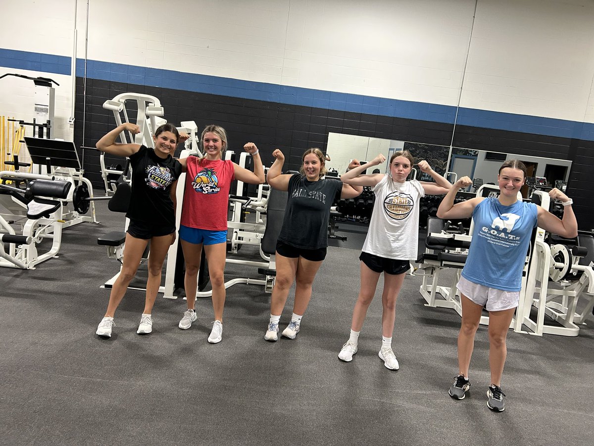 They are all smiles 😊 when it’s over 💪
Way to get after it ladies <a href="/KaitlynBurdic17/">Kaitlyn Burdick</a> <a href="/brookeclayton26/">Brooke Clayton 2027</a> <a href="/annarinker_/">Anna Rinker</a> <a href="/arichmond2026/">Addison Richmond</a>