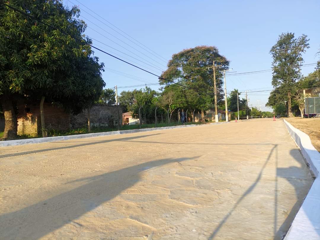 FernandoPilarPy's tweet photo. Más #ObrasParaPilar!! 👉 Inauguramos 200 metros lineales de pavimento tipo adoquinado sobre la calle Juanita Pesoa en el barrio #VillaParque, construido con recursos de la Municipalidad 💪👷 https://t.co/PzQzaVxonk