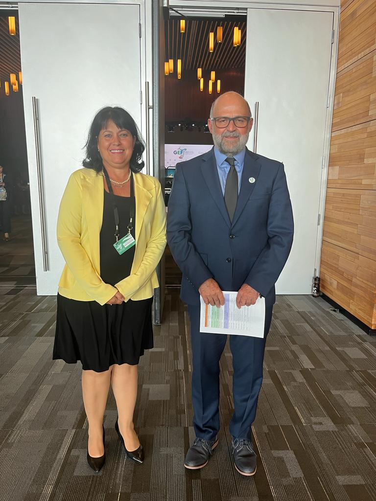 LourdesCoya's tweet photo. Sostiene fructífero encuentro la Viceministra de @citmacuba, Dr.C. Adianez Taboada, con el Sr. Carlos Manuel Rodríguez, Director Ejecutivo y Presidente del Fondo para el Medio Ambiente Mundial durante #GEFassembly2023.
#CubaPorLaVida https://t.co/M7ph75bCwB