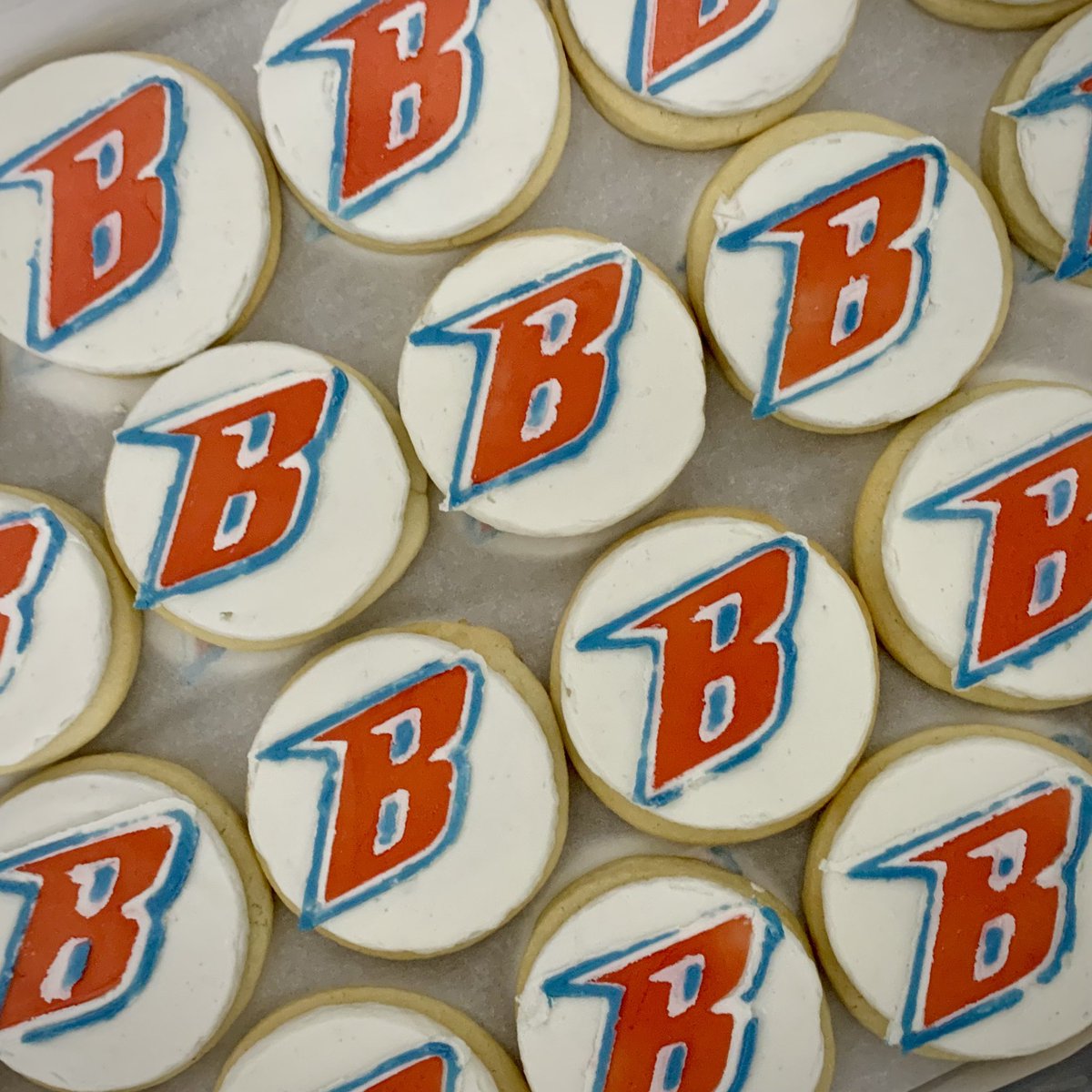 FencelineBeer's tweet photo. School started yesterday and Huxley Prairie Festival starts tomorrow, so we’re here to celebrate with Ballard Sugar Cookies from @stalliessweets!!!

They’re delightful. #IAteOne https://t.co/kh9eDEw9YT
