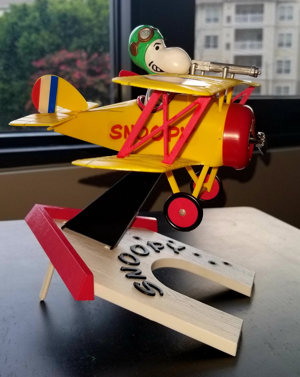 DU_hockeygirl40's tweet image. This was a cool find I found at HobbyTown. The plastic is nowhere near the quality of gunpla but the design was simple and the propeller came with a motor. #Snoopy #Peanuts #AtlantisModels #HobbyTown