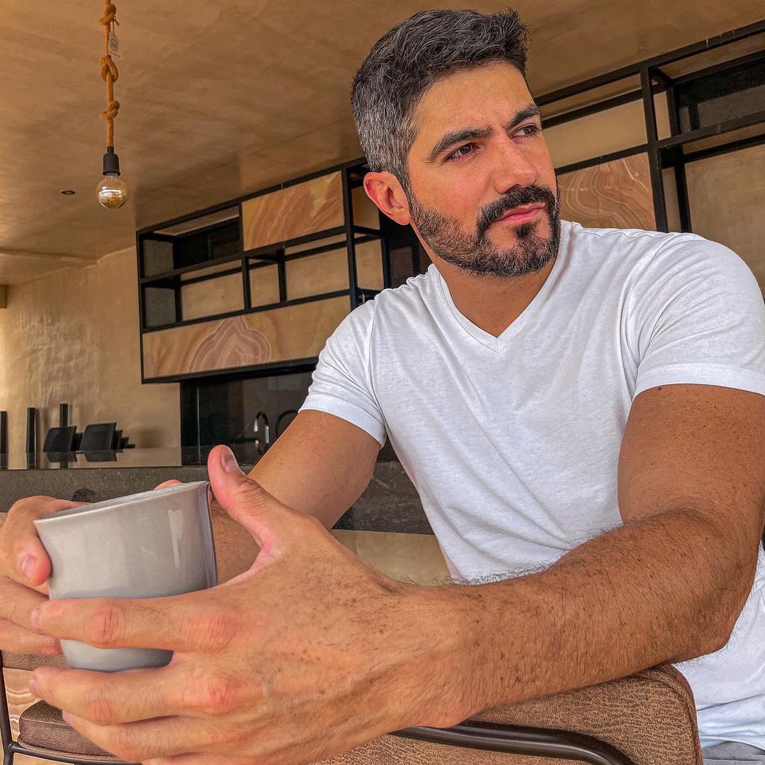 mariposaazull7's tweet photo. Que Bello Pepe🐺🥰💫
Instagram📱Hoy quiero Agradecer hasta una simple 
taza de ☕️..Pepe Gámez
#ppgamez #pepison #PpGamezLobitasTimeSquare https://t.co/mrUzwE4QJ2