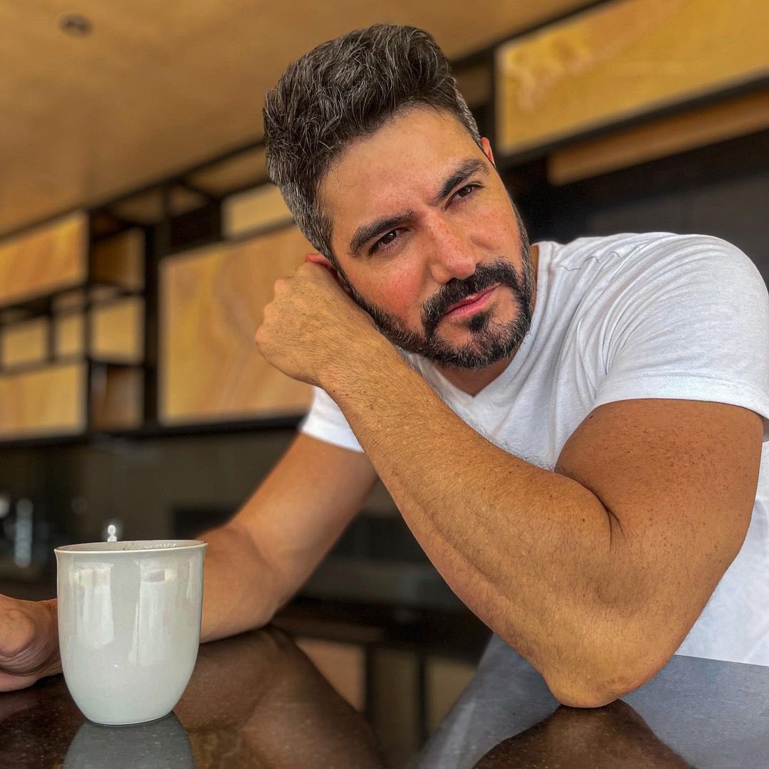 mariposaazull7's tweet photo. Que Bello Pepe🐺🥰💫
Instagram📱Hoy quiero Agradecer hasta una simple 
taza de ☕️..Pepe Gámez
#ppgamez #pepison #PpGamezLobitasTimeSquare https://t.co/mrUzwE4QJ2
