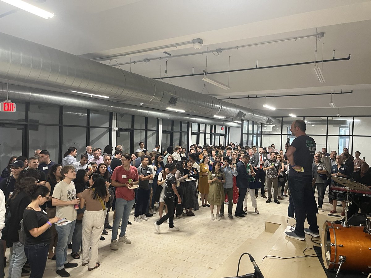 JoshGeballe's tweet photo. Packed house at @ClimateHaven green drinks. Great to see the growth and momentum in the New Haven / CT climate tech startup community. https://t.co/uyRBZOk3bb