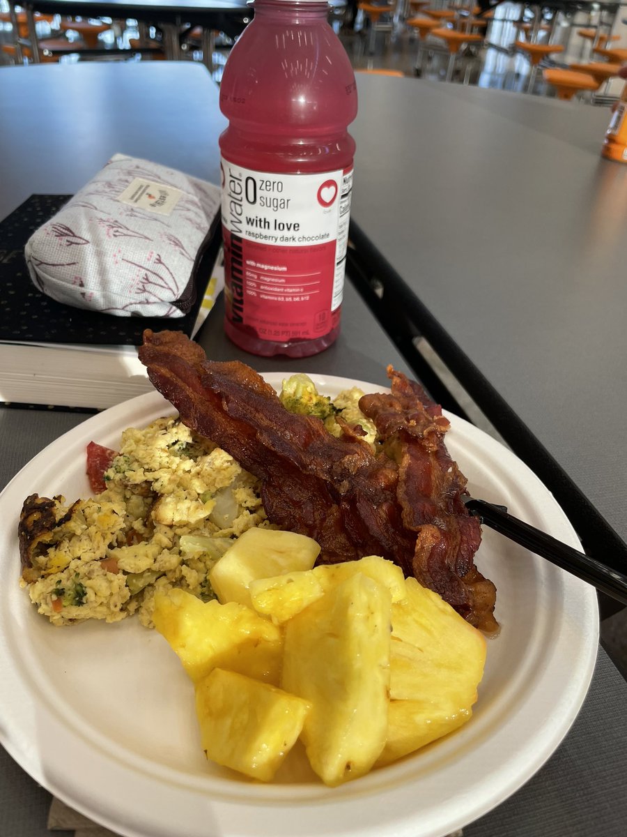 MsJsScienceLife's tweet photo. 🧵Y13 D2: The first of four PD days. We started with some yummy food and social time and I ended my day still smiling, still feeling the love, and always blessed. https://t.co/74T63tr1tn