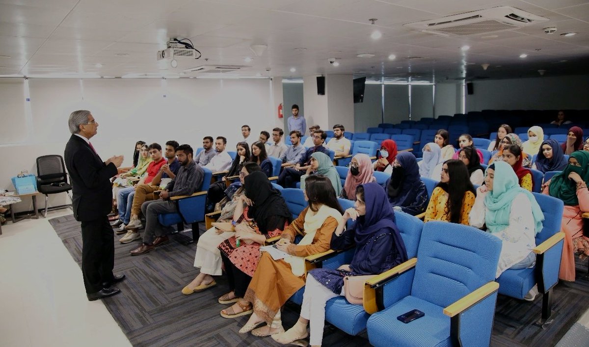 kemchughtai's tweet image. Certificate and LOR distribution by Dr. Chughtai for June and July'23 @kemchughtai interns.

August interns are now gaining lab experience @ChughtaiLab.

#youngscientists #researchlab #internship