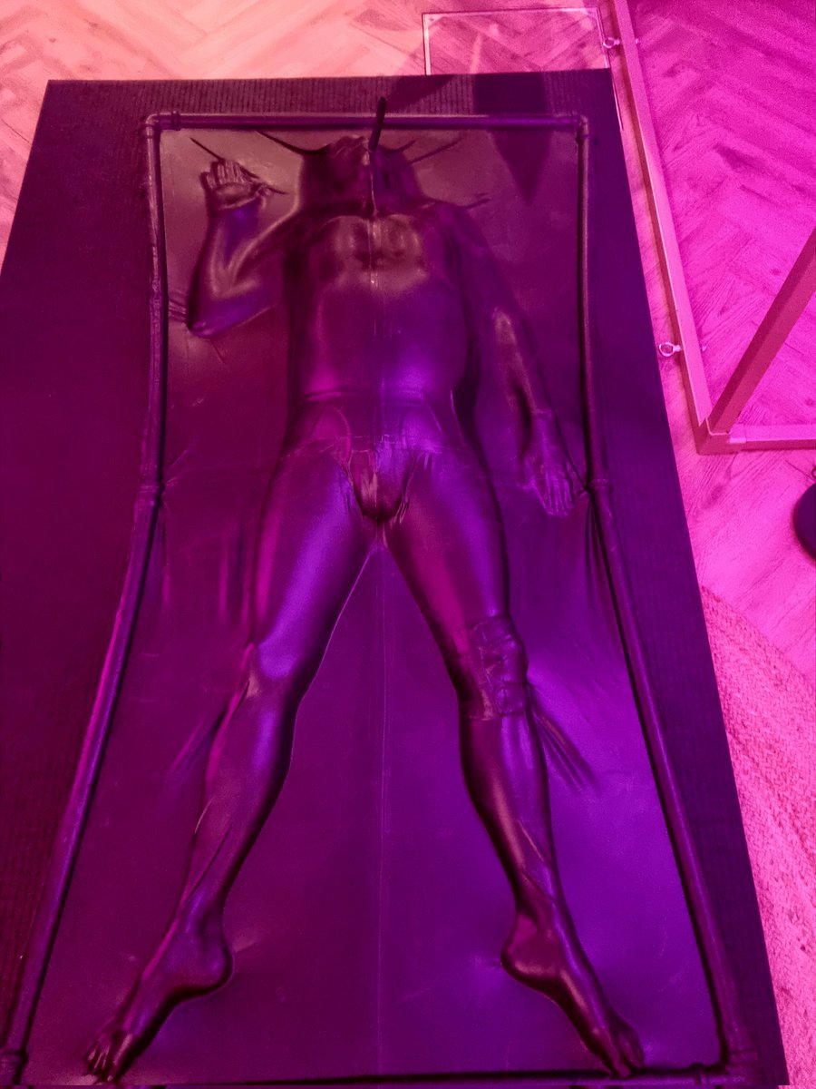 amanita_studio's tweet photo. Look what we have at Amanita Studio: A latex vac bed!!
A really great unique sensation for the sensory deprivation lovers out there.
Anyone want to try?
#kinkspace #dungeon #betterthanadungeon #London #hire https://t.co/d7kMlsVikx