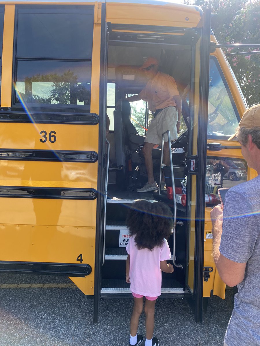 jcorsovb's tweet image. We are Soaring With Hope as we welcome our Eagles to Meet and Greet today! @RosemontEagles