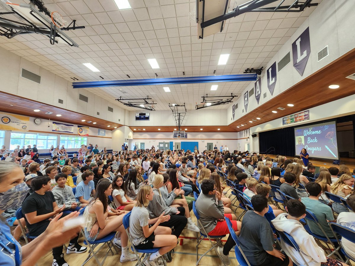 HallMiddle's tweet photo. It was an amazing (and HOT!) Day One at Hall Middle School yesterday! Go Cougars!!! #wearelcmsd #hallmiddle #firstdayofschool https://t.co/weMnLtVaq0