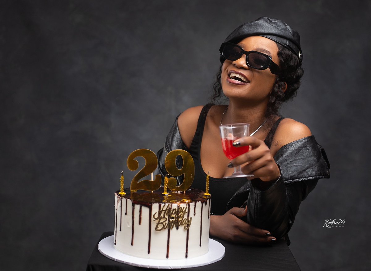PreciousEnyi6's tweet photo. It's the last year of my 20's and I can say that 19yrs old me would be so proud of the 10 years I've had...and I'm excited about the journey to my 30's☺️
I am Content!
I am Grateful!
I am Blessed!
I am Favoured! 
Happy Birthday to ME 🥰🥂✨🎊
#preciouskapfen #29thbirthday https://t.co/oBMCnWFGa7