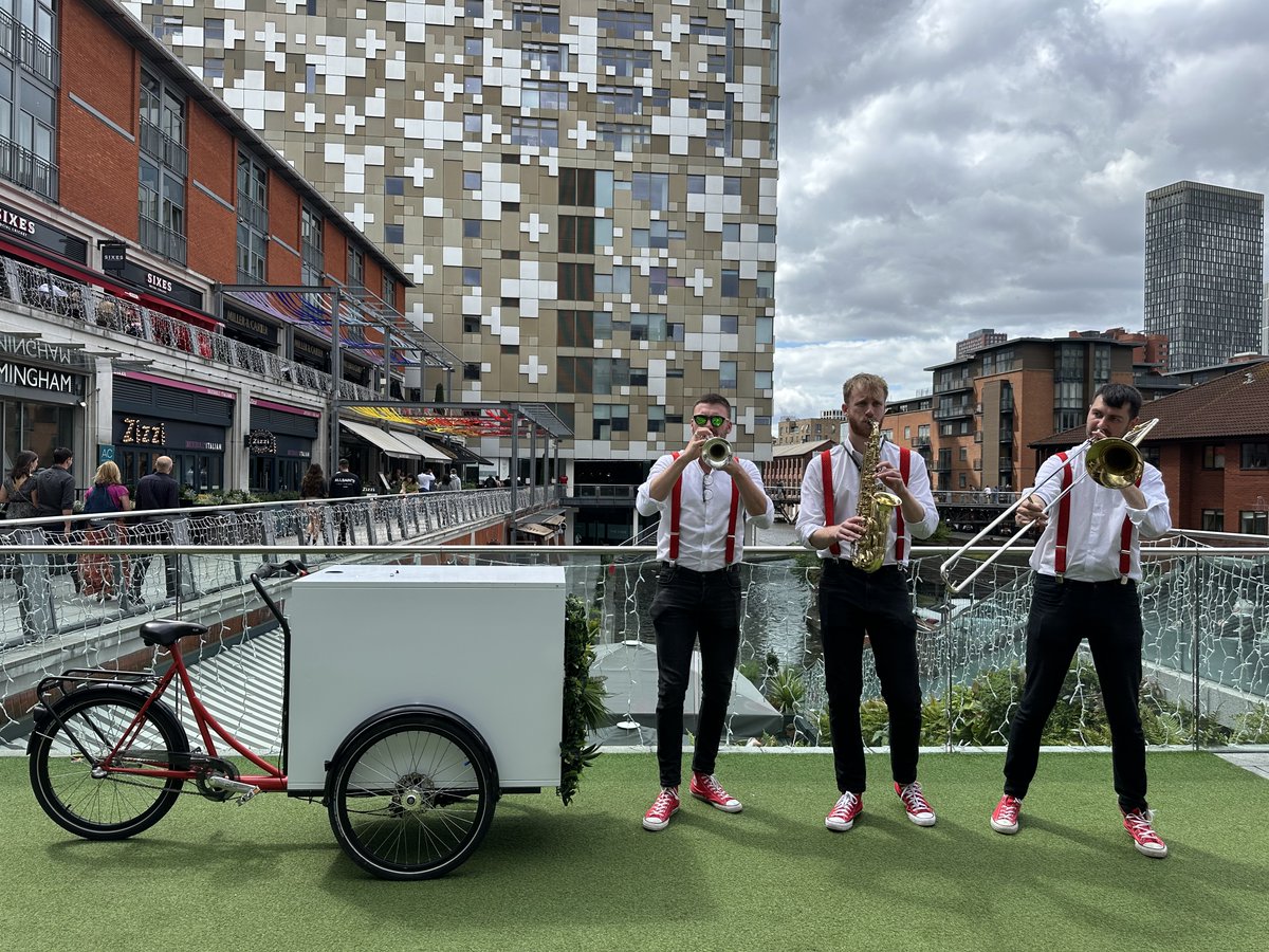 Party at our Canalside Festival ALL BANK HOLIDAY WEEKEND! 🎷🎶🎺 Keep Off The Brass are at @Mailboxlife ⭐️ Fri 25th – Sun 27th August 12pm-2pm ⭐. Why not book to go out for lunch at one of our Canalside restaurants to enjoy the show? #Birmingham #MailboxLife #CanalsideFestival