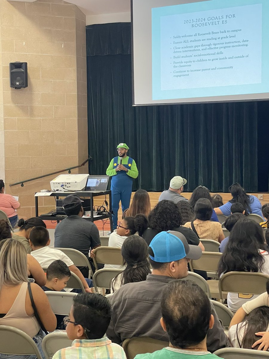 Roosevelt_HISD's tweet photo. A wonderful turnout for our Meet The Teacher this evening. Thank you to our parents and community for showing up.

And is that Luigi or Dr Davenport?!

It’s time to Flip The Switch at Roosevelt!!!

@GDavenport_EdD @iliana_kd @HISDCentral https://t.co/NUFrsDmQ80