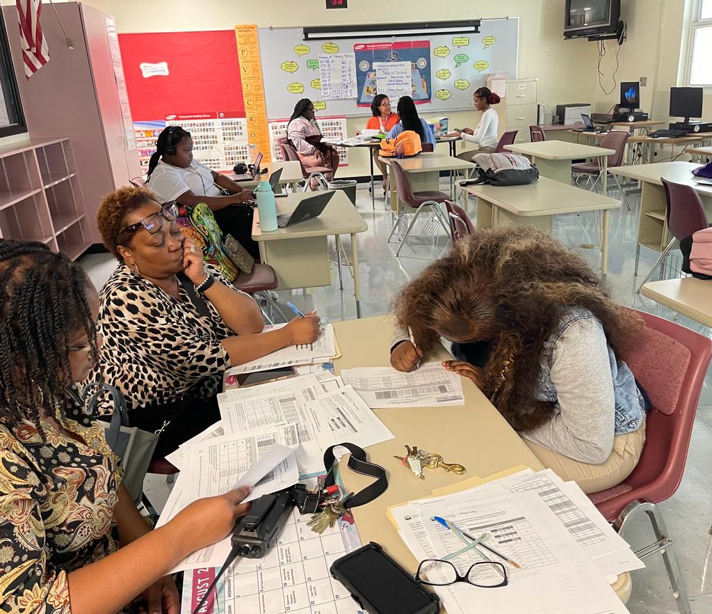 copecenternorth's tweet photo. Student Data  Chats, Goal Setting and Flexible Grouping at work! #ROYALPRIDE #ROYALSWAG #LionessSWAG https://t.co/FcKyrWejsy
