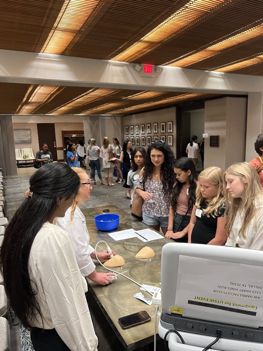 UTSW_Radiology's tweet photo. Our latest Radiology Futures Program was an absolute blast! Check out all the fun memories. #futureradres #Radfuture https://t.co/gpg2QlFeQh