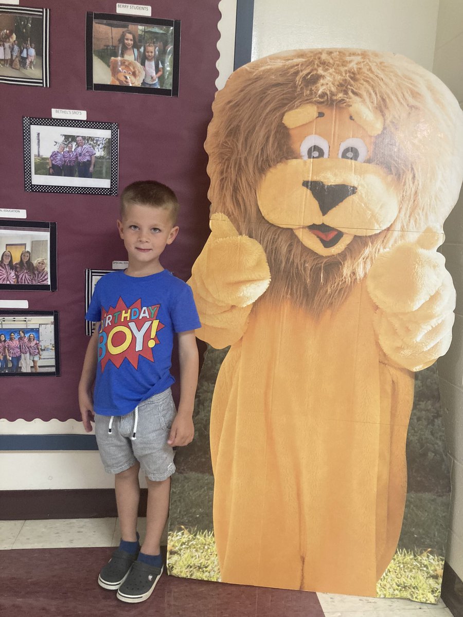 GriecoBeth's tweet photo. Welcome Kindergarteners to Berry School. Dandy was excited to meet everyone! #FeelinDandy https://t.co/cfDkELzsEX