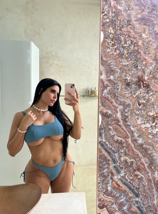 i know i&rsquo;m a handful https://t.co/1P8DkMpMvs