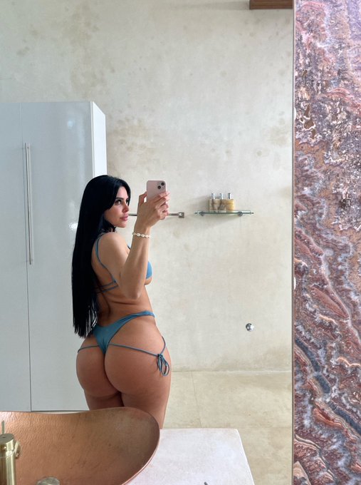 i know i&rsquo;m a handful https://t.co/1P8DkMpMvs