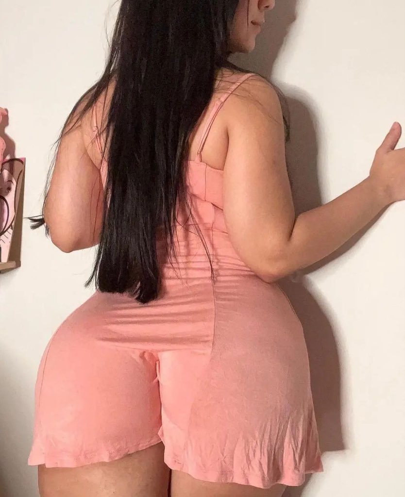 وانا واقفة ورا الباب اناظر من العين السحرية اشوف اذا جاب المندوب طلبيتي 

 #مٌعصيٌتٓيّ_رحّتِيّ  #معصيتي_رحتي #ديوت_بدوي