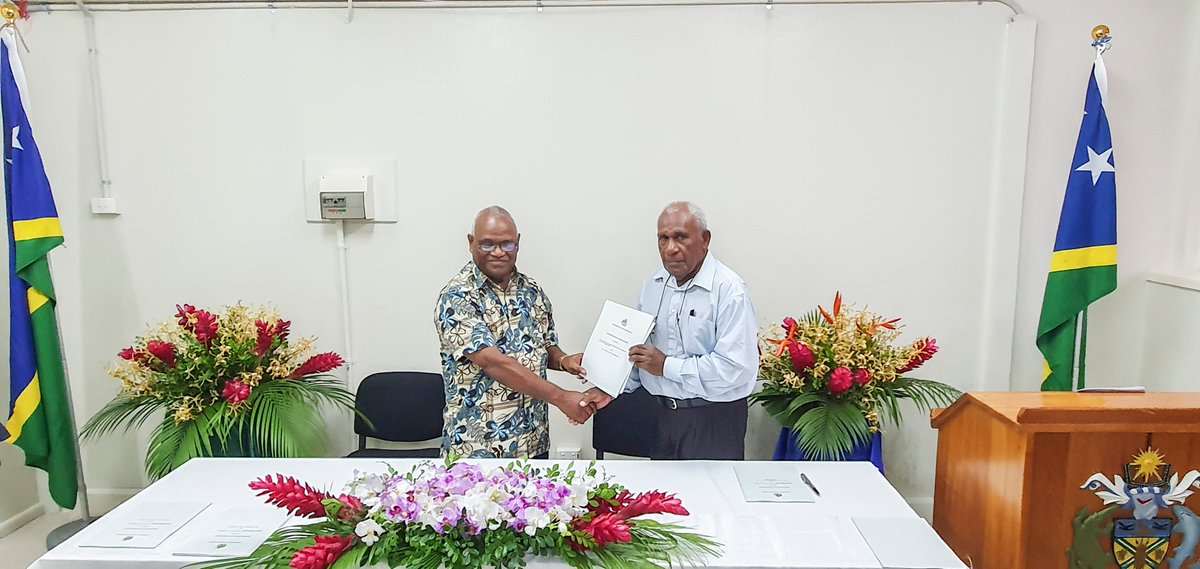 UNDP_Solomons's tweet photo. Congratulations 👏 to #SIICAC on the signing of new MoUs with integrity institutions, to pave the way for coordination and collaboration on corruption prevention / investigating / prosecuting in 🇸🇧
#Ombudsman #OAG #LCC #Public_Prosecutions
@UNDP_Solomons https://t.co/1biTZIELIt