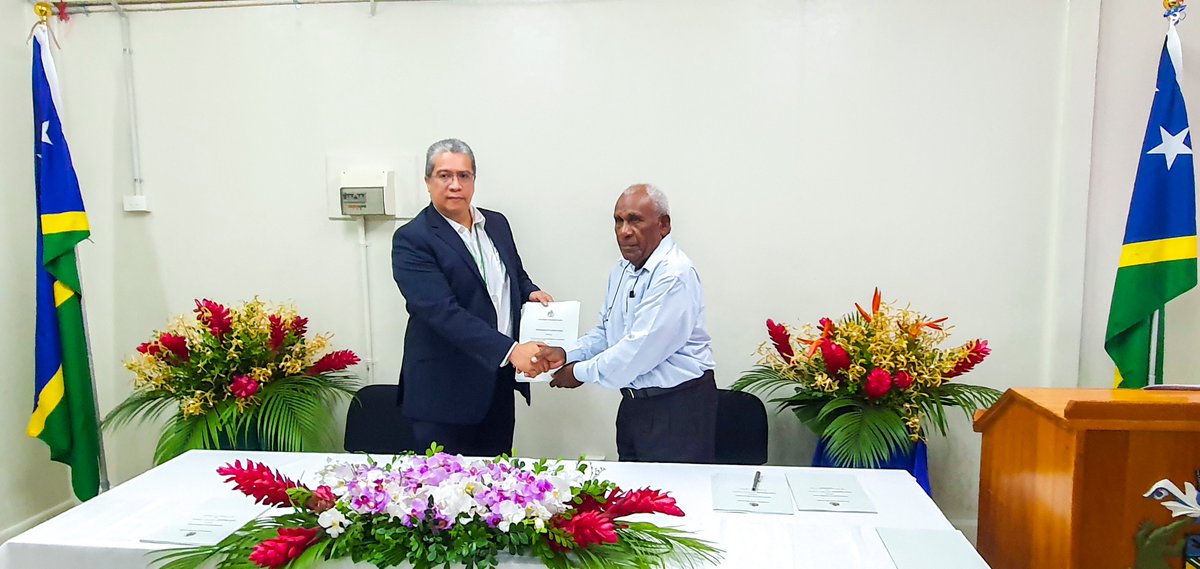 UNDP_Solomons's tweet photo. Congratulations 👏 to #SIICAC on the signing of new MoUs with integrity institutions, to pave the way for coordination and collaboration on corruption prevention / investigating / prosecuting in 🇸🇧
#Ombudsman #OAG #LCC #Public_Prosecutions
@UNDP_Solomons https://t.co/1biTZIELIt