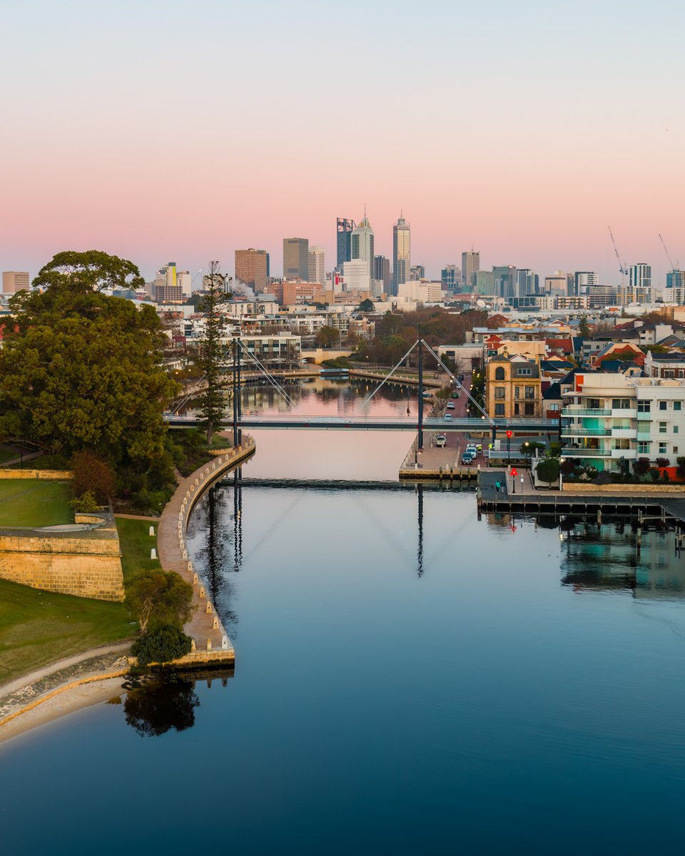 tweetperth's tweet photo. A glorious morning in East Perth.

📸 skyperth on IG

#soperth https://t.co/aUZgK7esLh