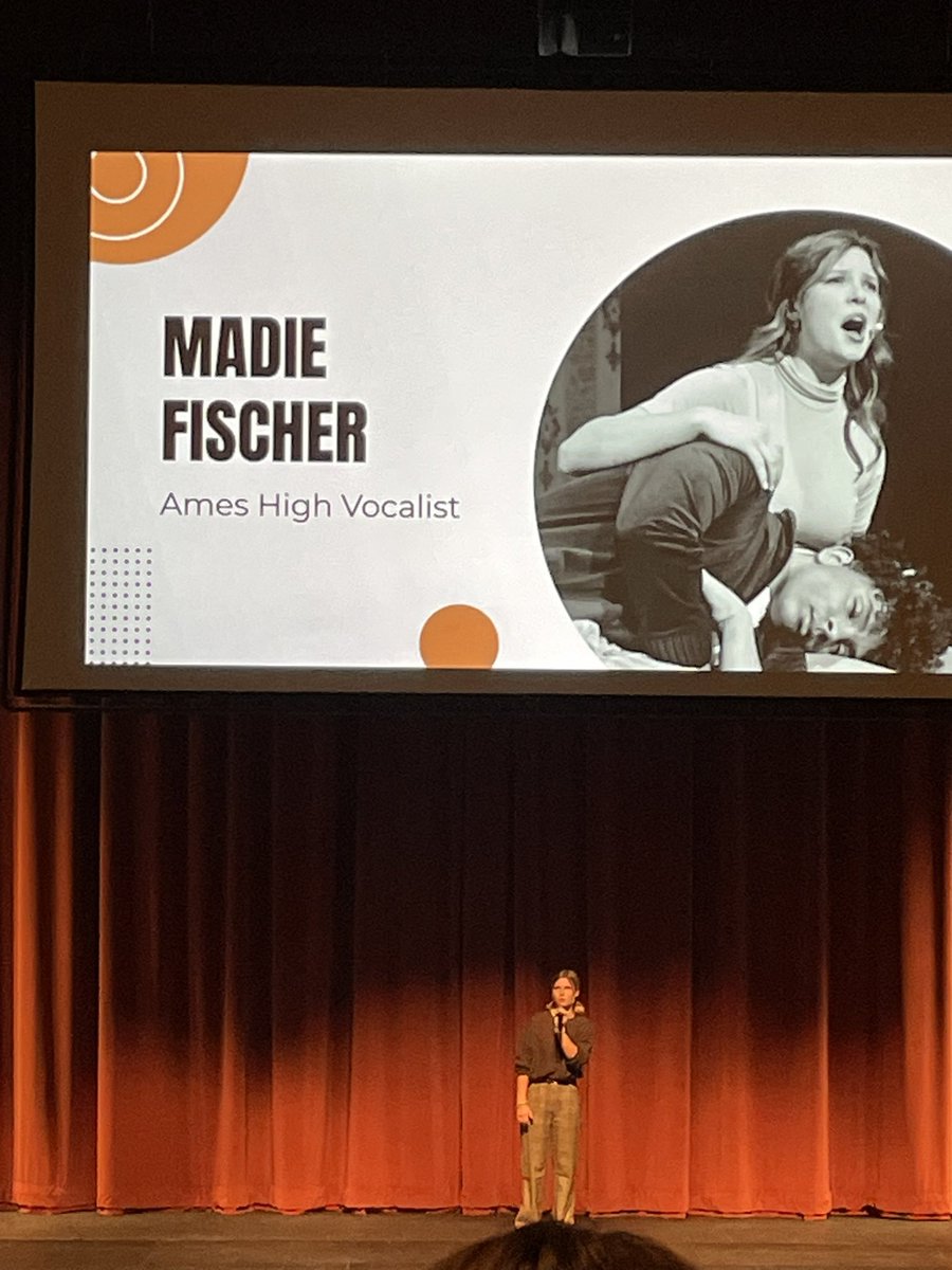 MsJsScienceLife's tweet photo. 🧵Y13 D2: Our opening district-wide meeting deserves its own post to showcase our student performances. https://t.co/gFHAAzy0hu