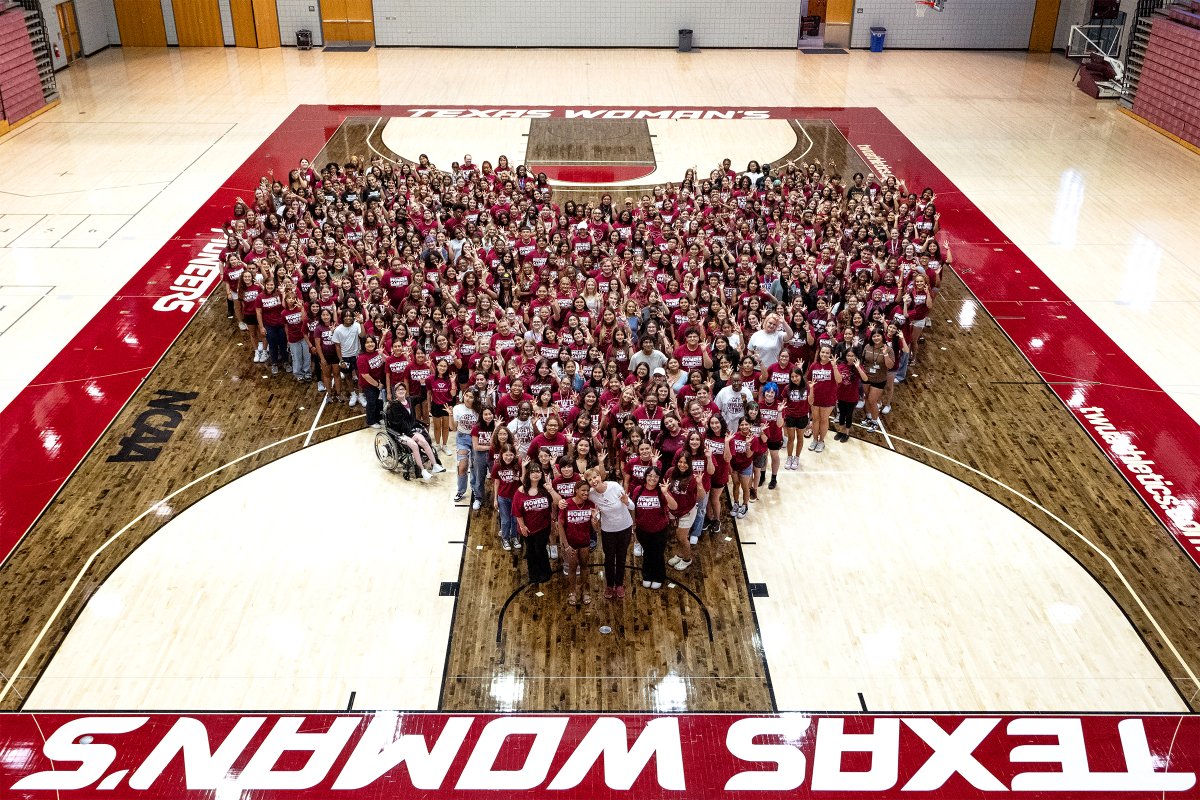 Give a huge TWU welcome to the Pioneer Class of 2027. ❤️🦉 #TXWomans <a href="/TWUpres/">Carine Feyten</a>
